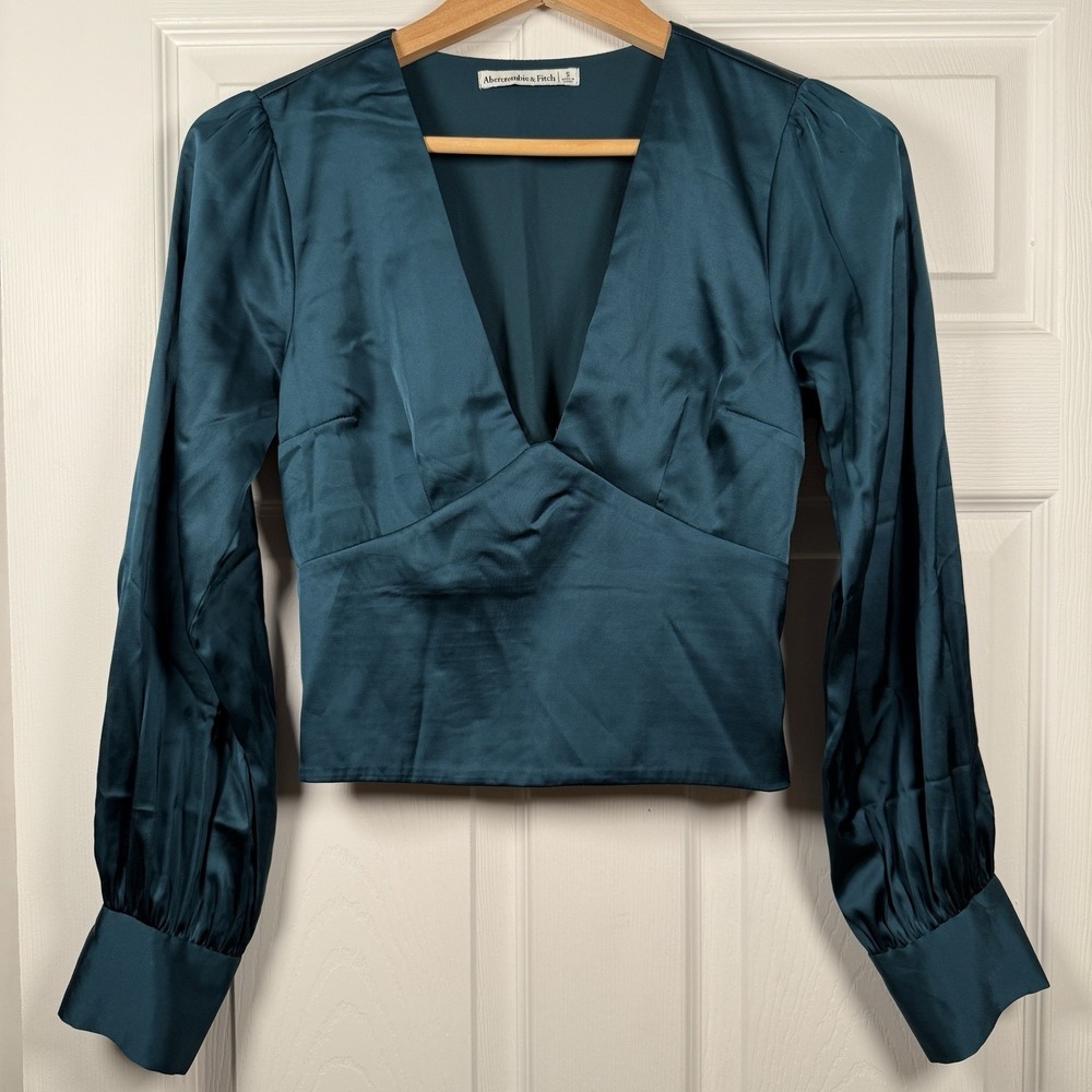 A&F Abercrombie Top Y2K Quiet Luxury Longsleeve Crop Green Satin